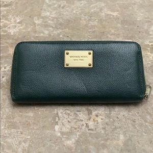 Michael Kors Zip Around Wallet